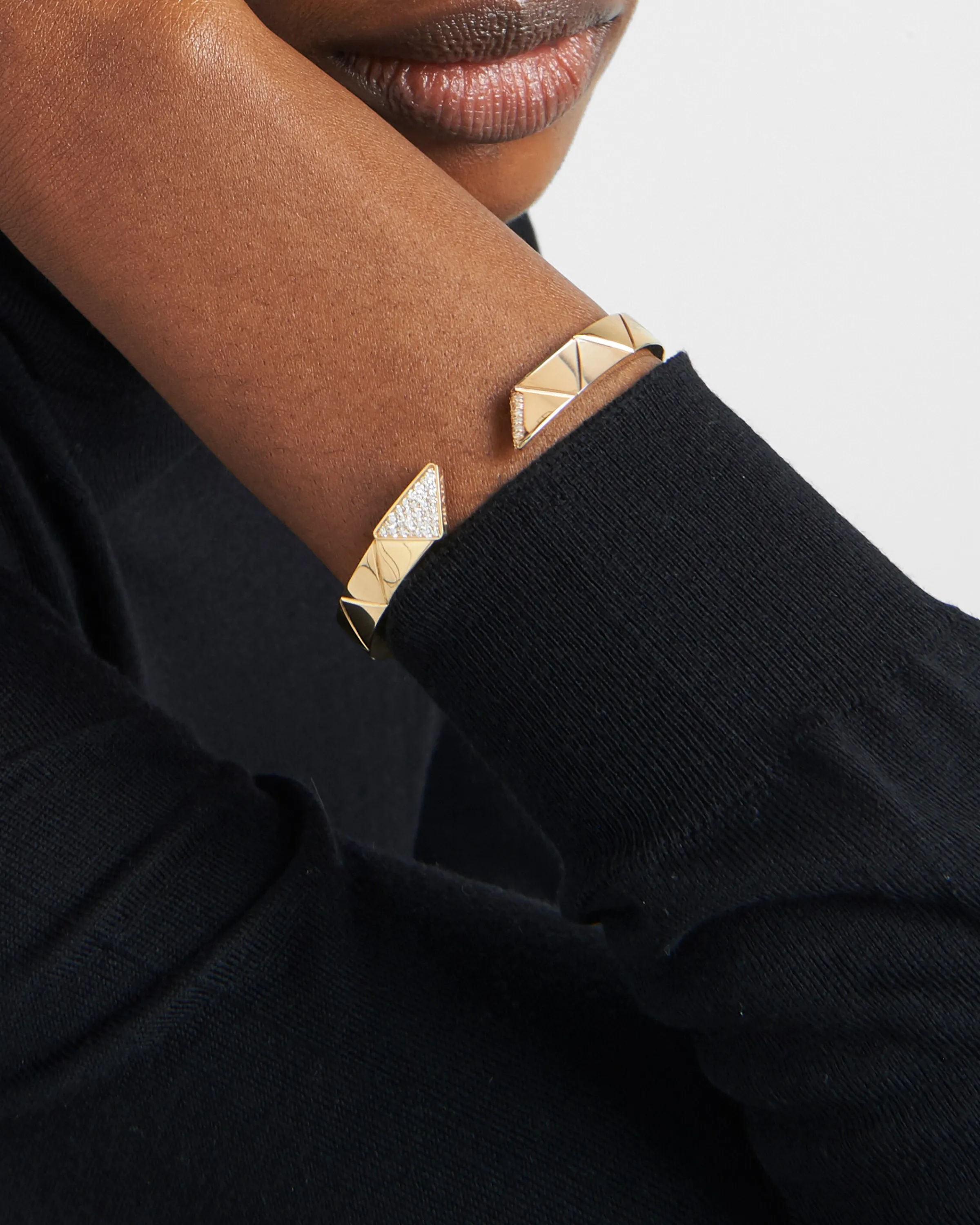 Prada Bracciale rigido Eternal Gold in oro giallo con diamanti