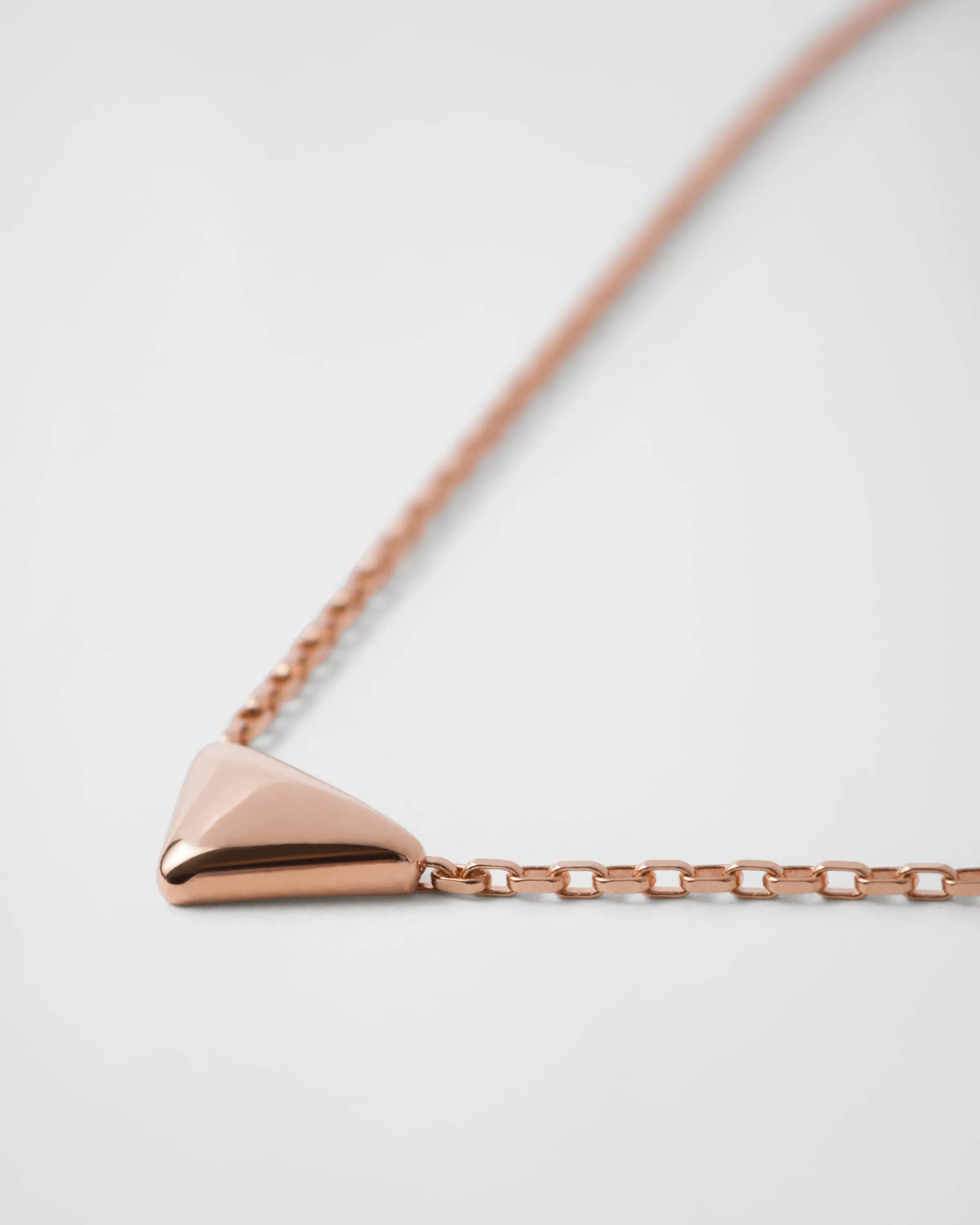 Prada Collana Eternal Gold in oro rosa con triangolo pendente nano